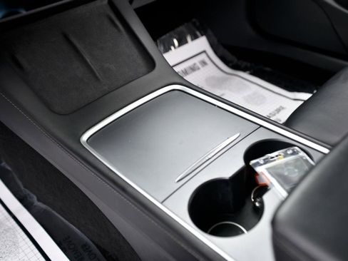 Used 2022 Tesla Model 3 Standard Range Plus image 26