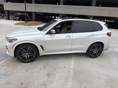 Used 2022 BMW X5 M50i image 2