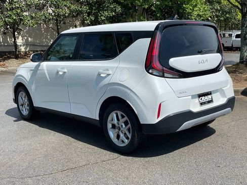 Used 2024 Kia Soul LX w/ Option Group 015 FWD image 5