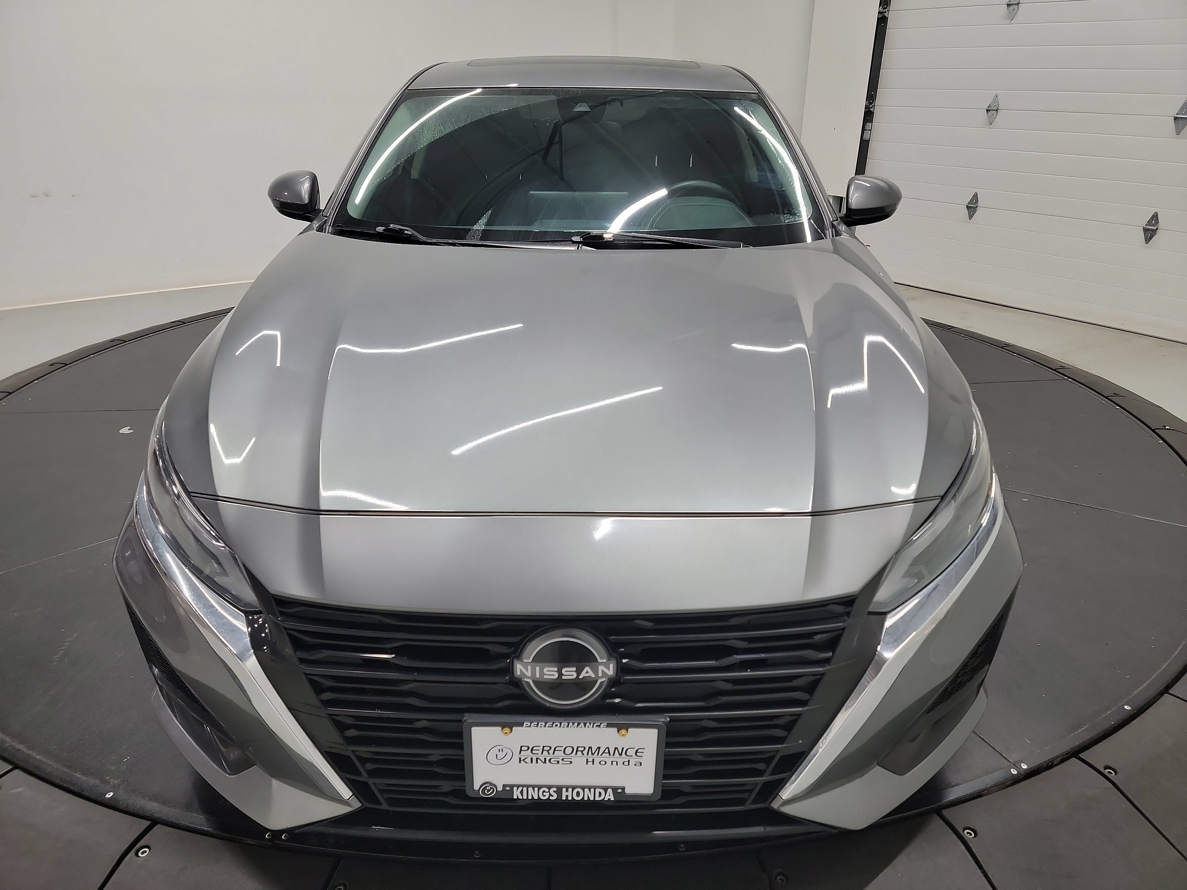 Used 2023 Nissan Altima 2.5 SV w/ SV Premium Package FWD image 2