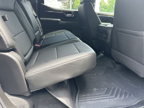 Used 2025 Chevrolet Silverado 1500 LT Trail Boss w/ Convenience Package II AWD/4WD image 10