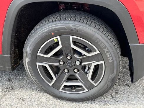 New 2026 Jeep Cherokee Laredo image 10