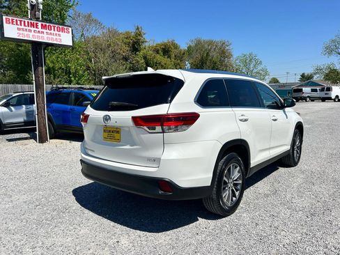 Used 2019 Toyota Highlander XLE image 2