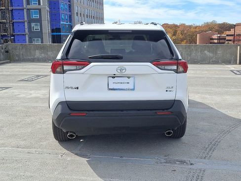 Used 2025 Toyota RAV4 XLE image 9
