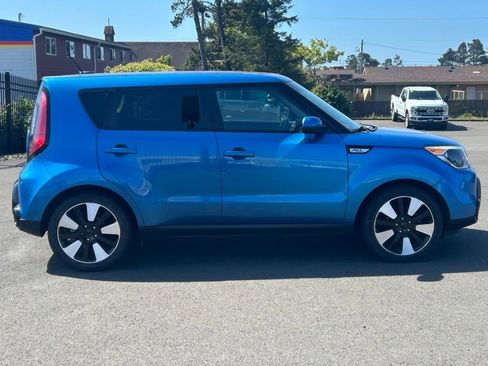 Used 2016 Kia Soul + w/ Designer's Package FWD image 4