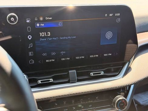 Used 2025 Chevrolet Equinox LT FWD image 24