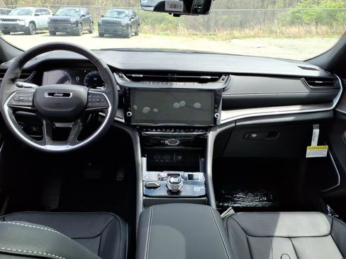 New 2026 Jeep Grand Cherokee L Limited AWD/4WD image 6