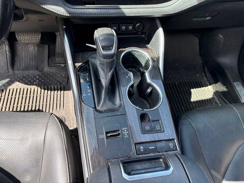 Used 2020 Toyota Highlander Limited FWD image 17