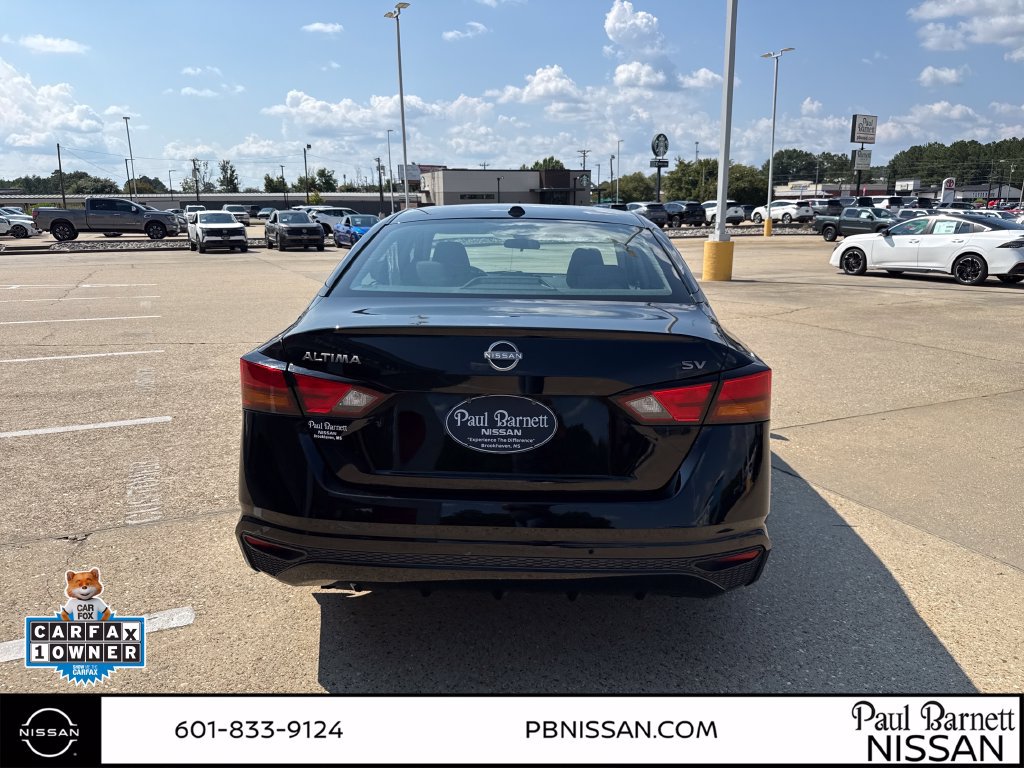 Used 2024 Nissan Altima 2.5 SV FWD image 12