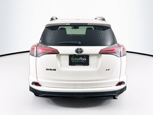Used 2018 Toyota RAV4 LE FWD image 7