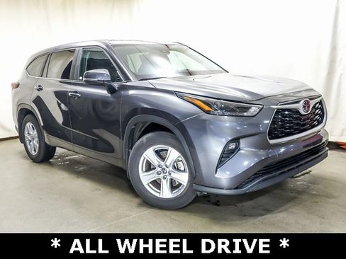 Certified 2024 Toyota Highlander LE image 2