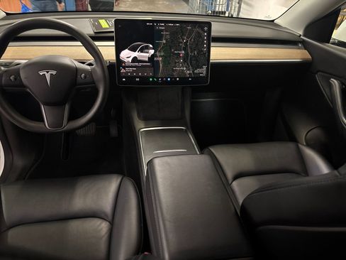 Used 2022 Tesla Model Y Long Range image 13