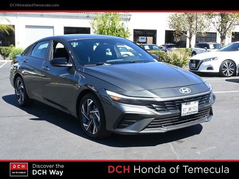 Used 2025 Hyundai Elantra Sport FWD image 3