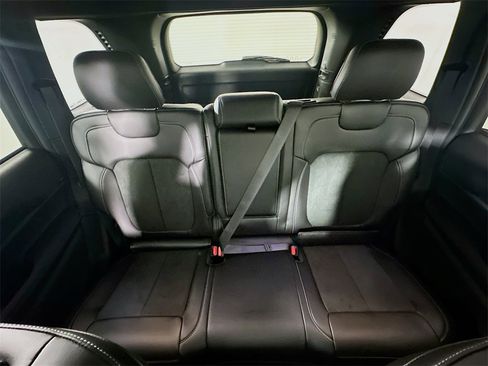 New 2025 Jeep Grand Cherokee Altitude image 10