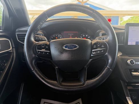 Used 2020 Ford Explorer XLT w/ Equipment Group 202A RWD image 10