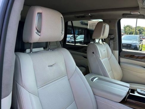 Used 2023 Cadillac Escalade Sport Platinum w/ LPO, ONYX Package image 26