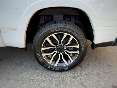 Used 2025 RAM 1500 Limited AWD/4WD image 10
