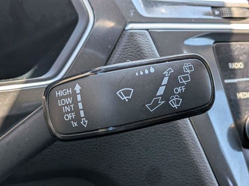 Used 2024 Volkswagen Tiguan SE w/ Panoramic Sunroof Package AWD/4WD image 27
