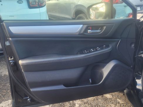 Used 2018 Subaru Outback 2.5i Premium image 10