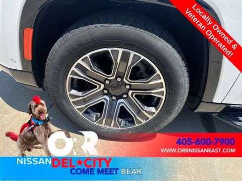 Used 2024 Jeep Wagoneer L Series II RWD image 9