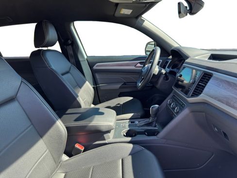 Used 2021 Volkswagen Atlas Cross Sport SE image 17