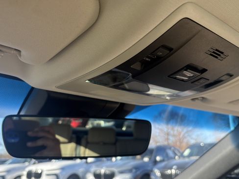 Used 2019 Lexus ES 300h w/ Luxury Package image 28