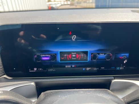 Used 2026 Mercedes-Benz GLB 250 image 33