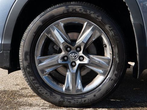 Used 2019 Toyota Highlander Limited Platinum image 12