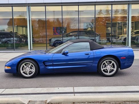Used 2002 Chevrolet Corvette Convertible w/ Preferred Equipment Group2 RWD image 2