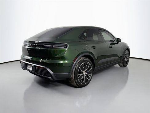Certified 2026 Porsche Macan Electric RWD image 7