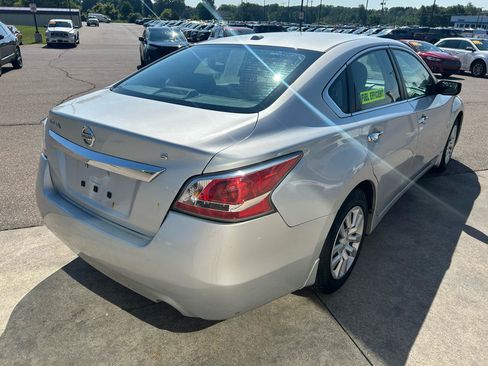 Used 2015 Nissan Altima 2.5 S w/ Power Driver Seat Package FWD image 5