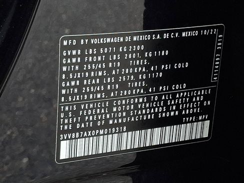 Used 2023 Volkswagen Tiguan SE R-Line image 26