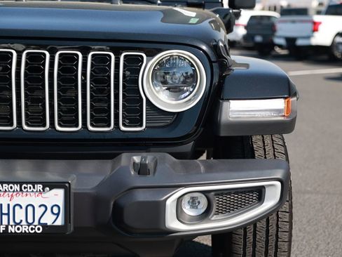 Used 2025 Jeep Wrangler Unlimited Sahara w/ Safety Group image 5