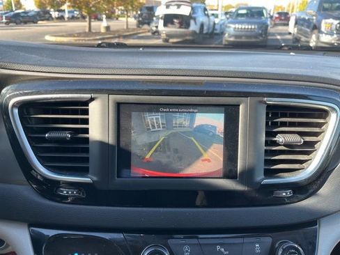 Used 2020 Chrysler Pacifica Touring-L image 25