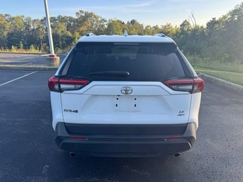 Used 2021 Toyota RAV4 LE AWD/4WD image 4