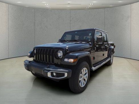 Used 2023 Jeep Gladiator Sport AWD/4WD image 10