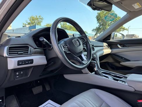 Used 2018 Honda Accord Touring image 17