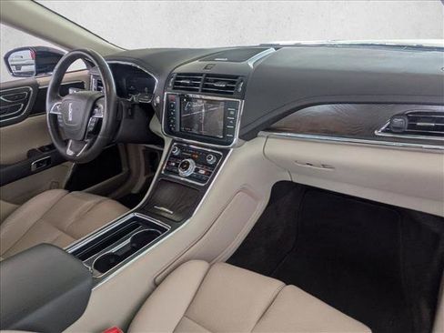 Used 2018 Lincoln Continental Select image 21