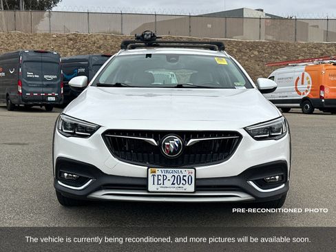 Used 2018 Buick Regal Essence w/ Driver Confidence Package #1 AWD/4WD image 11