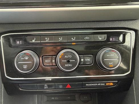 Used 2022 Volkswagen Atlas SEL R-Line AWD/4WD image 30