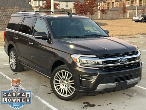 Used 2024 Ford Expedition Limited image 4