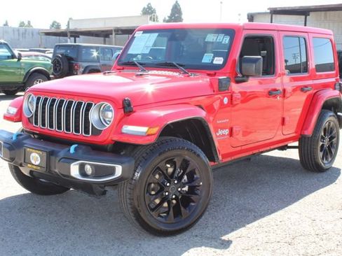 Used 2024 Jeep Wrangler Unlimited Sahara AWD/4WD image 12
