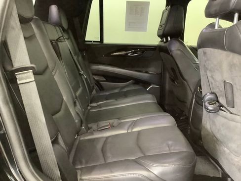 Used 2018 Cadillac Escalade Platinum image 37