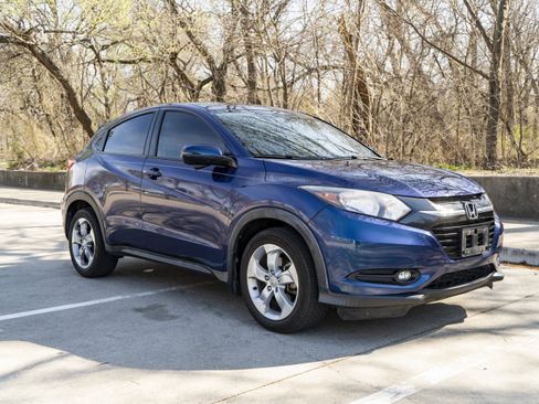 Used 2016 Honda HR-V EX image 2