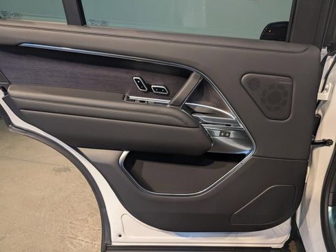 New 2026 Land Rover Range Rover Long Wheelbase SE AWD/4WD image 23