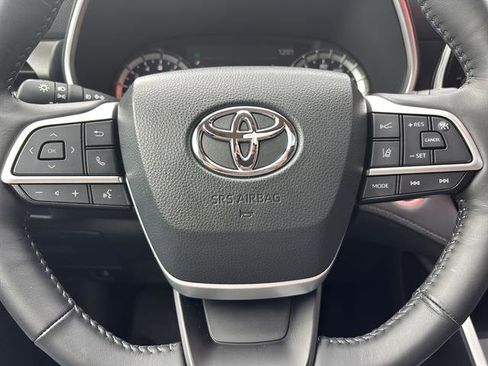 Used 2024 Toyota Highlander Limited image 26