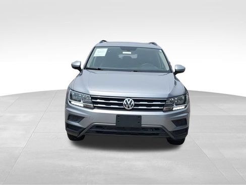 Used 2020 Volkswagen Tiguan SE w/ Panoramic Sunroof Package FWD image 2