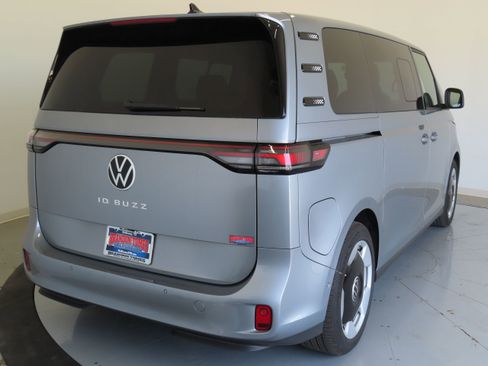 New 2025 Volkswagen ID. Buzz Pro S RWD image 4