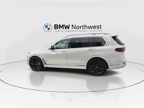 Used 2024 BMW X7 xDrive40i w/ Premium Package AWD/4WD image 11