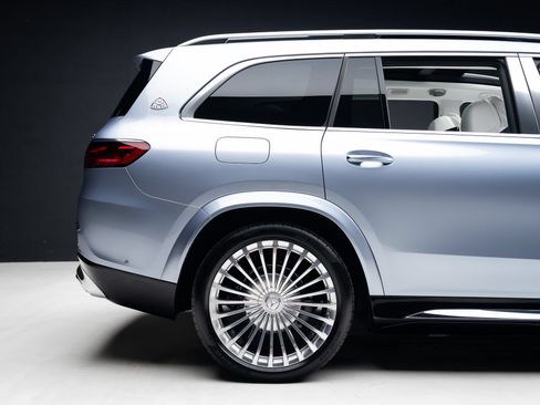 Used 2025 Mercedes-Benz Maybach GLS 600 4MATIC image 38
